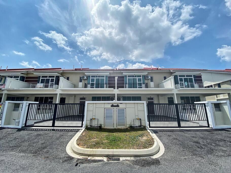 Desaru Twin Home 32Pax Bandar Penawar Экстерьер фото